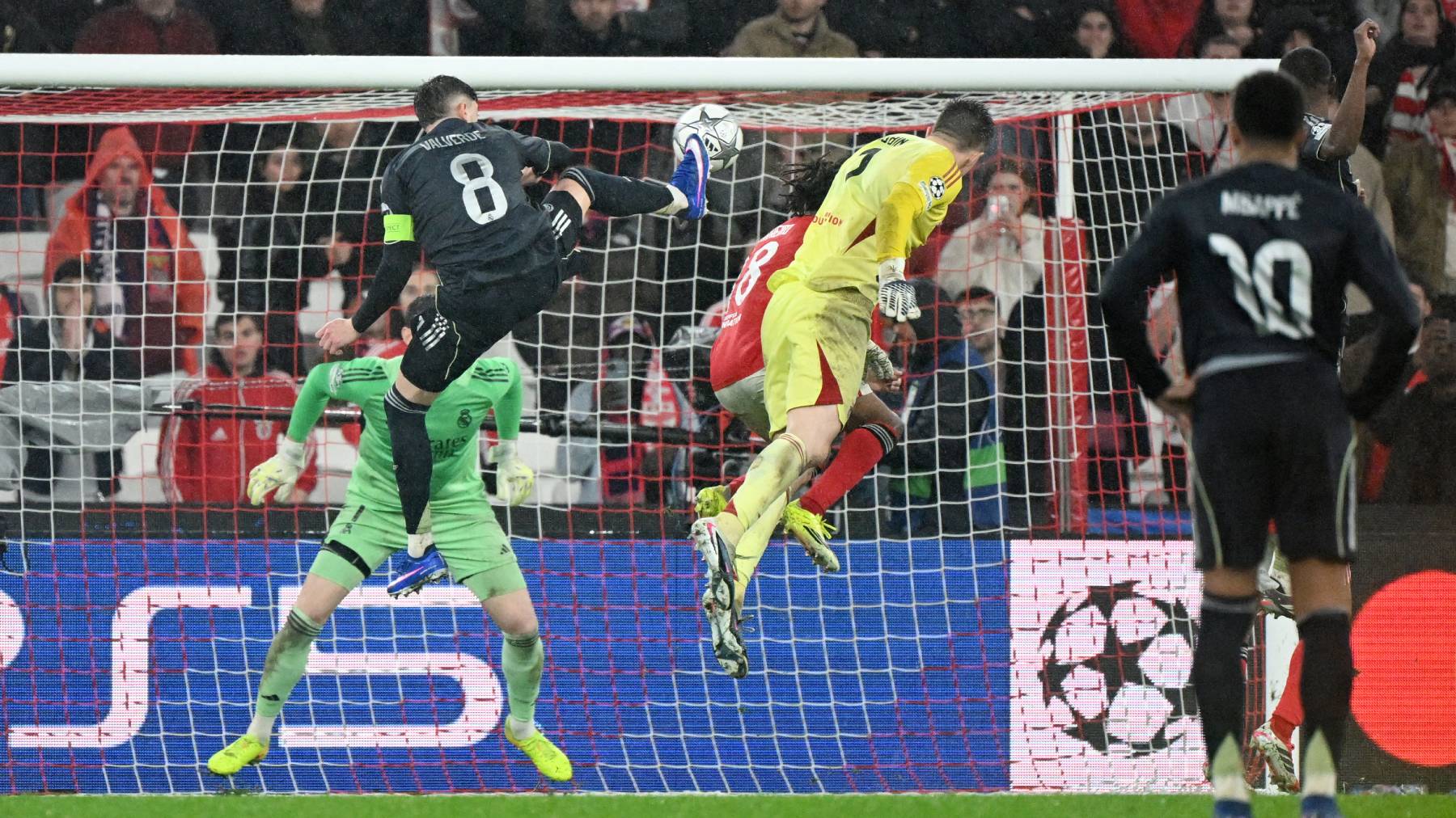 LISBON, PORTUGAL - JANUARY 28: Anatoliy Trubin of SL Benfica celebrates and scores a goal in the last minute of the game during the UEFA Champions League 2025/26 League Phase MD8 match between SL Benfica and Real Madrid C.F. at Estadio da Luz on January 28, 2026 in Lisbon, Portugal. Zed Jameson / Anadolu
