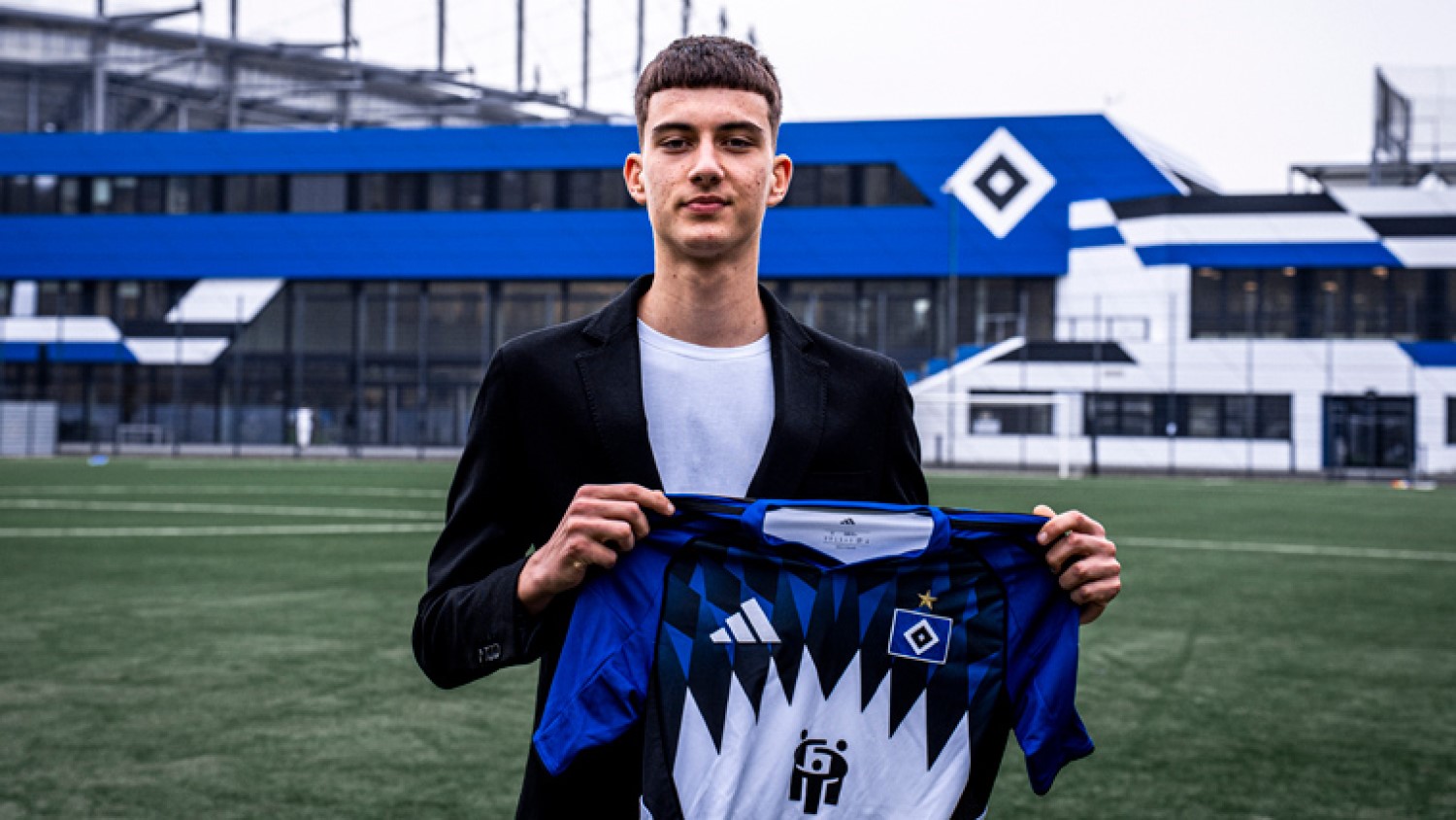 Vasiljevic Andrej a hamburgiak mezével.