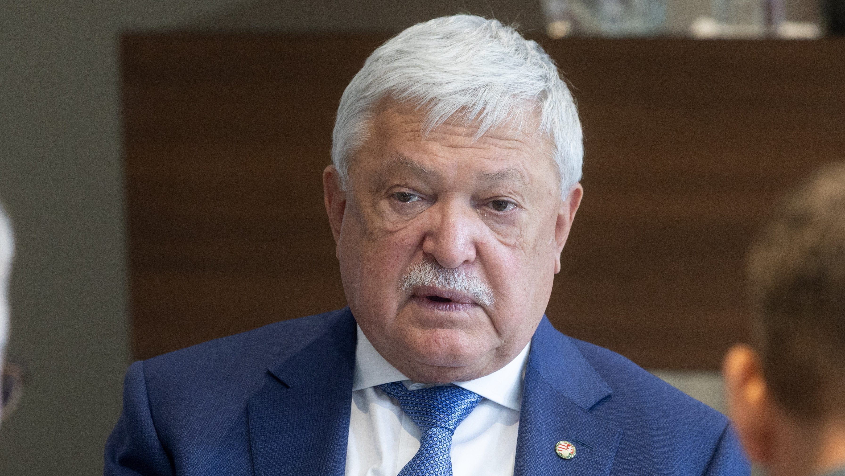 Csányi Sándor, a Magyar Labdarúgó Szövetség (MLSZ) elnöke sajtótájékoztatón az MLSZ közgyûlésén.