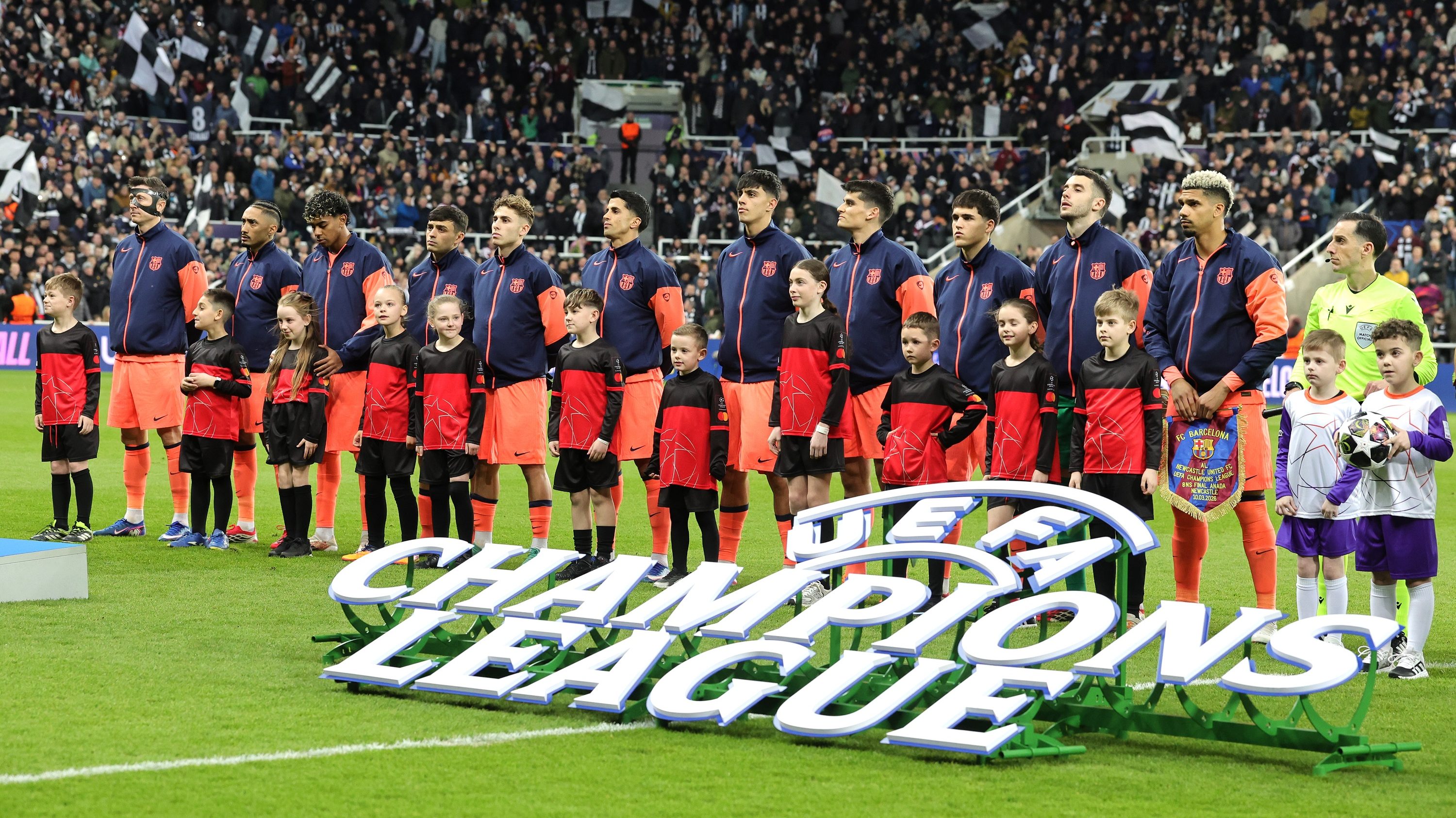 A Barcelona kezdőcsapata a Newcastle elleni Bajnokok Ligája-mérkőzésen.